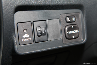 2013款卡罗拉特装版1.8L CVT至酷版GL-i