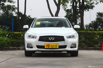 2015款英菲尼迪Q50L 2.0T自动舒适版