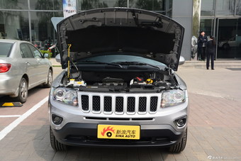 2015款指南者2.4L自动四驱舒适版