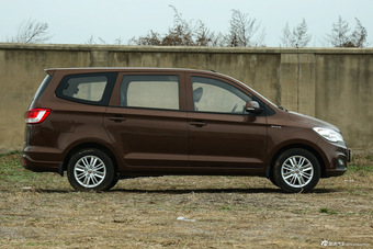 2015款五菱宏光S1 1.5L手动标准型