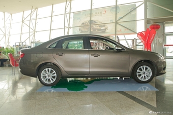 2013款艾瑞泽7 1.6CVT致尚版