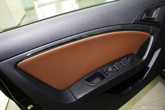 2014款奔腾B90 1.8T自动豪华型到店实拍