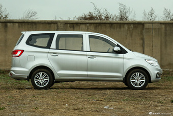 2015款五菱宏光S1 1.5L手动标准型