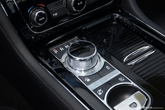 2016款捷豹XJL 2.0T自动两驱典雅商务版