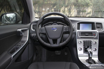 2016款沃尔沃S60L 1.5T自动 T3智行版