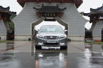 2014款奔腾B70 2.0L自动豪华型