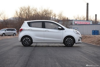 2014款奔奔1.4L自动尊贵天窗型