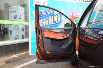 2015款宝骏560 1.8L手动精英型