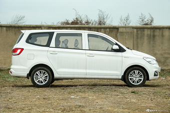 2015款五菱宏光S1 1.5L手动标准型