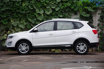 2015款 宝骏560 1.8L手动舒适型