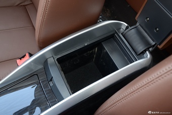 2016款奔腾B90 1.8T自动尊贵型十周年纪念版