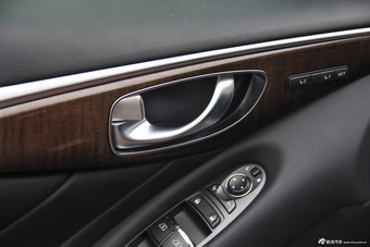 2015款英菲尼迪Q50L 2.0T自动豪华型