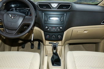 2015款五菱宏光S1 1.5L手动标准型