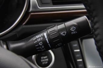 2016款众泰Z500 1.5T手动精英型