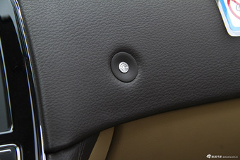 2015款捷豹XJL 2.0T两驱典雅商务版