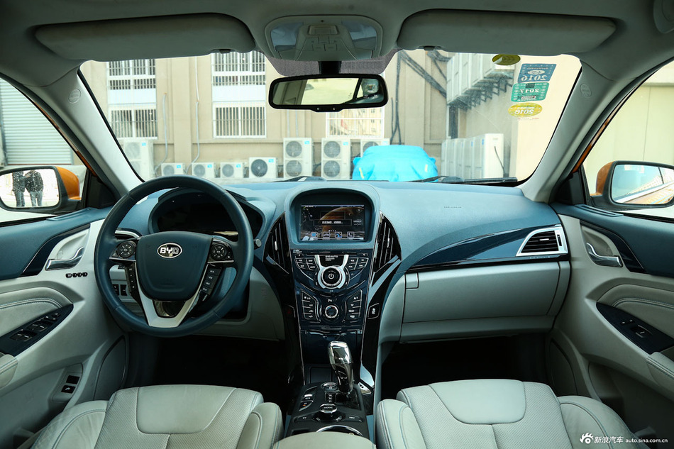 2014款比亚迪秦1.5T旗舰型