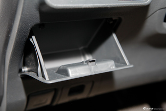 2013款卡罗拉特装版1.8L CVT至酷版GL-i