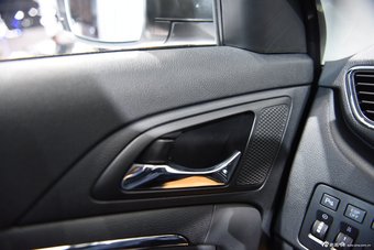 2015上海车展：奔腾B90