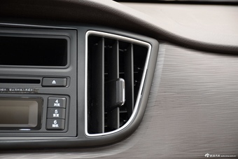 2016款宝骏730 1.5L手动标准版5座