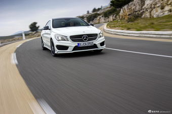 奔驰CLA250官方图