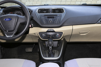 2015款福睿斯1.5L自动舒适型