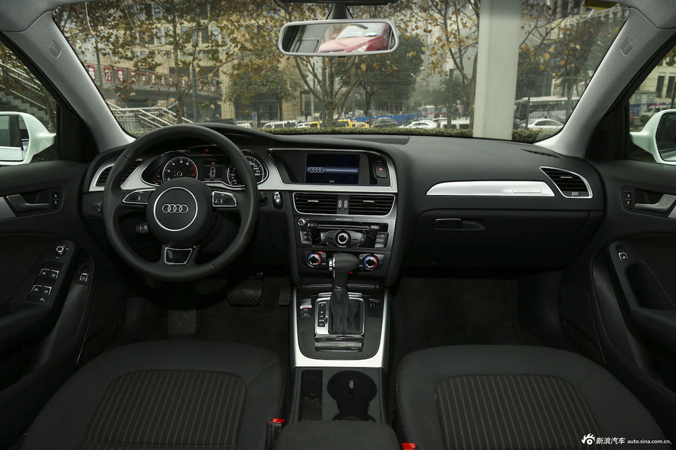 2015款奥迪A4L 45TFSIquattro个性运动型