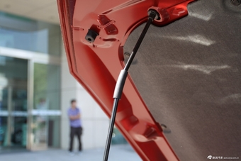 2015款奔腾X80 2.0L自动舒适型