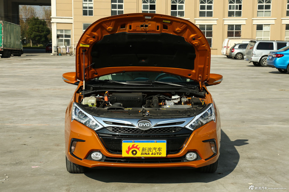 2014款比亚迪秦1.5T旗舰型