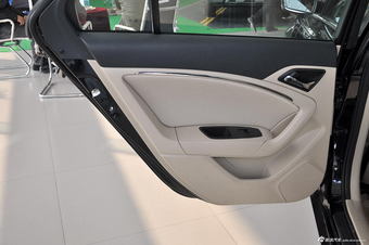 2012款奔腾B90 2.0L手动豪华型