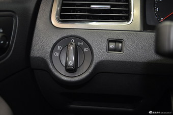 2013款新桑塔纳1.6L自动舒适型吉祥黑