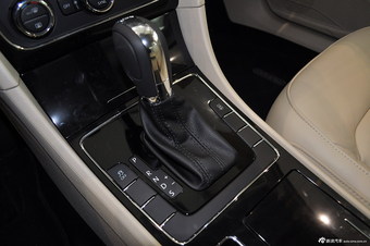 2014款 新帕萨特 1.8TSI DSG 尊荣版