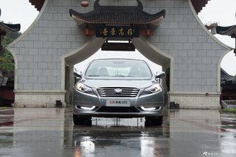 2014款奔腾B70 2.0L自动豪华型