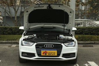 2015款奥迪A4L 45TFSIquattro个性运动型