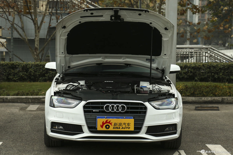 2015款奥迪A4L 45TFSIquattro个性运动型