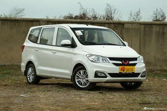 2015款五菱宏光S1 1.5L手动标准型