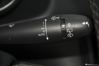 2015款标致3008 1.6自动THP罗兰·加洛斯版