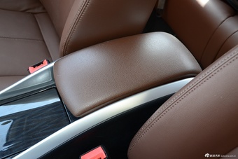 2016款奔腾B90 1.8T自动尊贵型十周年纪念版