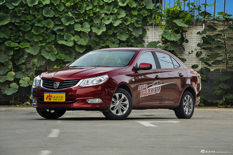 2013款宝骏630 1.5L手动精英型图片