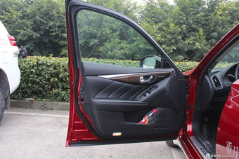 2015款英菲尼迪Q50L 2.0T自动豪华型