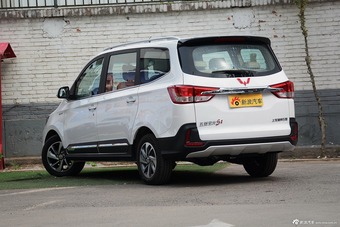 2016款五菱宏光S1 1.5L手动尊享型