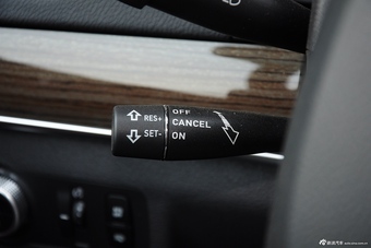 2015款哈弗H8 2.0T两驱豪华型