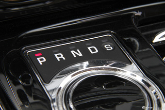 2015款捷豹XJL 2.0T两驱典雅商务版