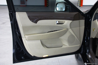 2011款华泰B11 1.8T汽油自动尊贵版到店实拍