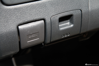 2013款卡罗拉特装版1.8L CVT至酷版GL-i