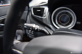 2015上海车展：奔腾B90