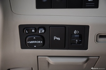 2015款比亚迪M6 2.4L自动豪华型