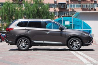 2016款欧蓝德2.4L四驱旗舰GT版 7座