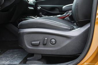 2015款索兰托L 2.2T自动柴油四驱精英版 5座