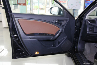 2014款奔腾B90 1.8T自动豪华型到店实拍