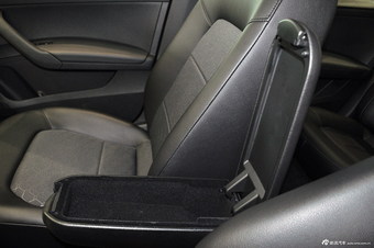 2013款新桑塔纳1.6L自动舒适型吉祥黑